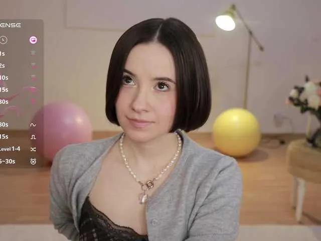 Freechat -FemaleEssence- on BongaCams