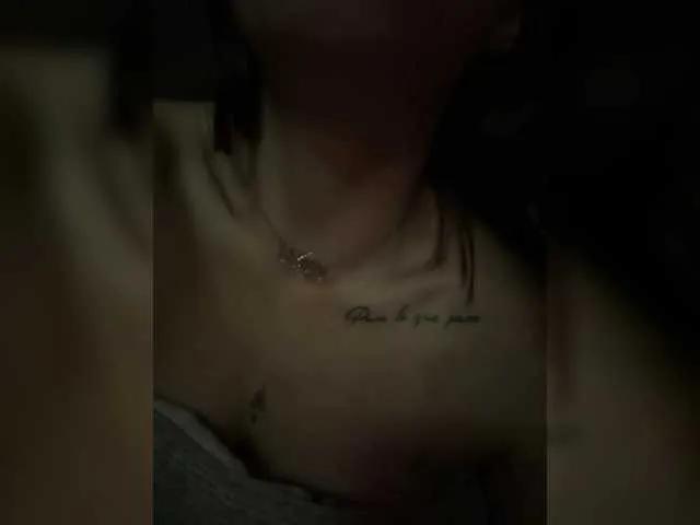 Offline anochkafoxgirl-1 on BongaCams