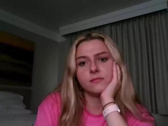 Offline BritneyBlond on BongaCams