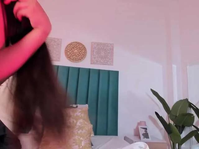 Offline EmaaTaylor on BongaCams