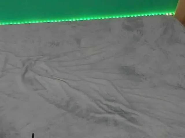 Emma-Donovani — Men with initiative are the best turning me on. Polite guys too, don`t be rude with me cuz I`m not gonna deal with rudeness. I like sexting too, so feel free to take me to private to have some kinky interactions