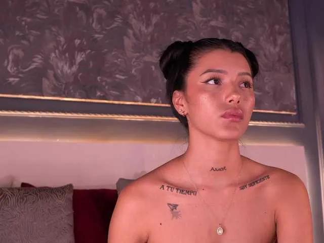 Offline EvaMoretti on BongaCams