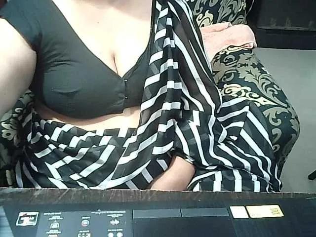 Offline Indianbhabhimilf40 on BongaCams