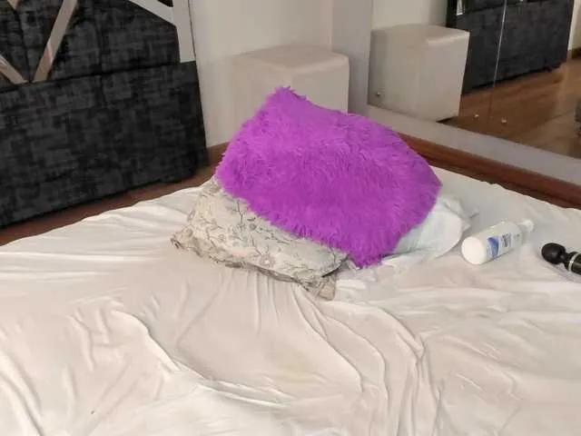 Offline Isa-Jonness on BongaCams