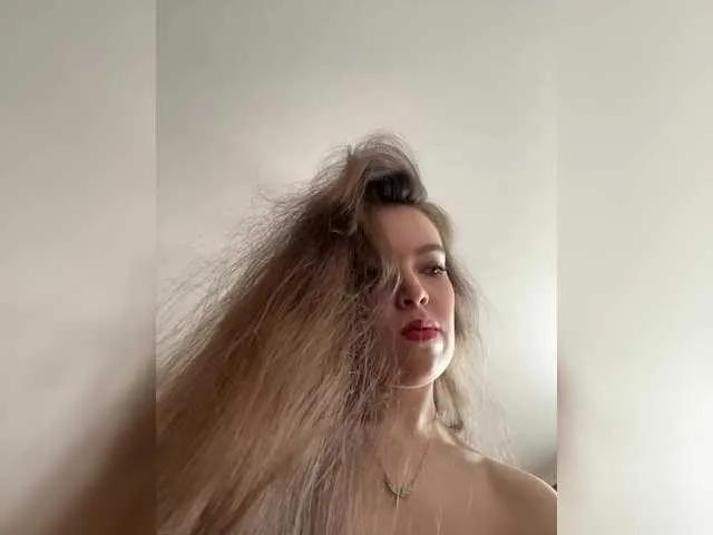 Offline LadyEmily on BongaCams