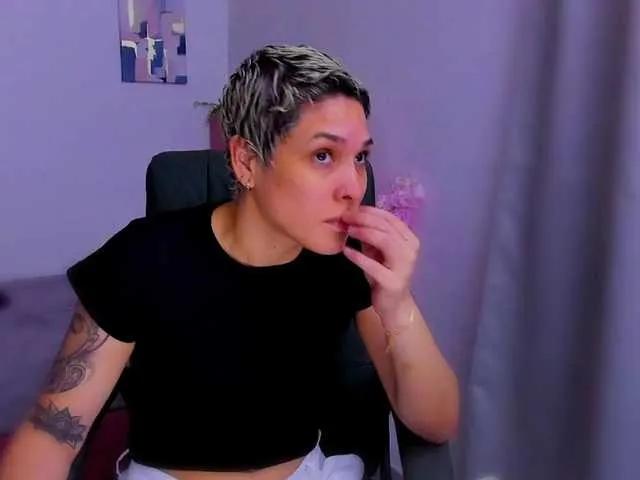 LauraR — I'm turned on by intense glances and good conversations that slowly raise the temperature.