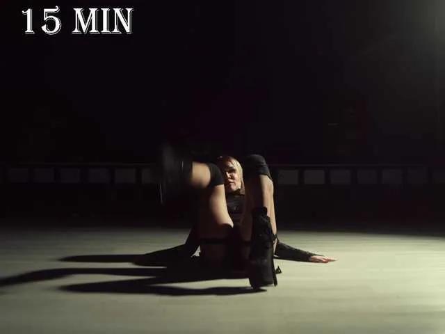 Lisa1225 — I like it when a partner talks to me during sexual games ... I love tenderness, passing, into a fiery rampant passion ...