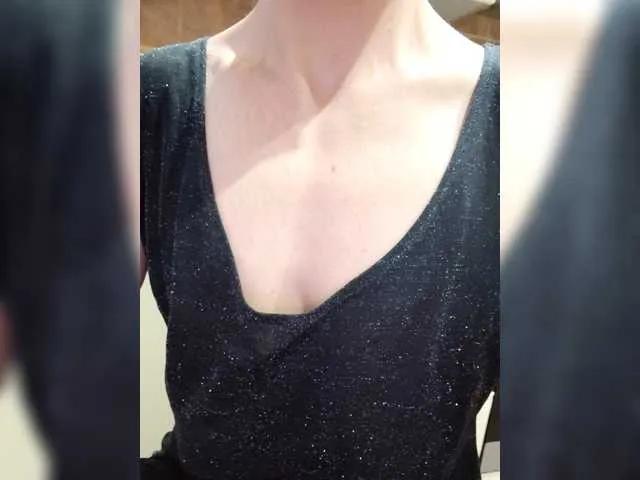 Offline Mikkai on BongaCams