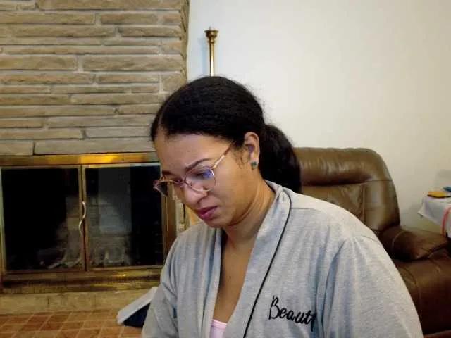 Offline Moranguh on BongaCams