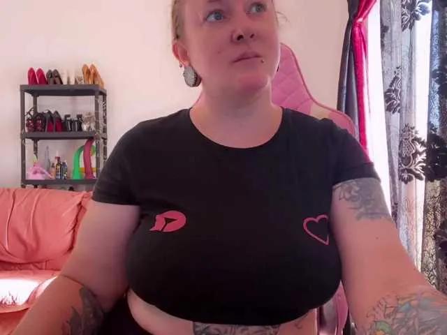 Offline NylonQueen on BongaCams