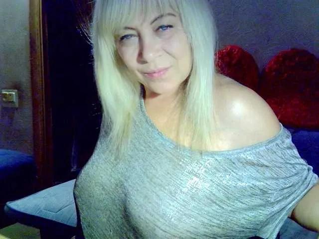 Freechat Savan35na on BongaCams