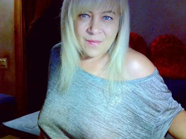 Freechat Savan35na on BongaCams