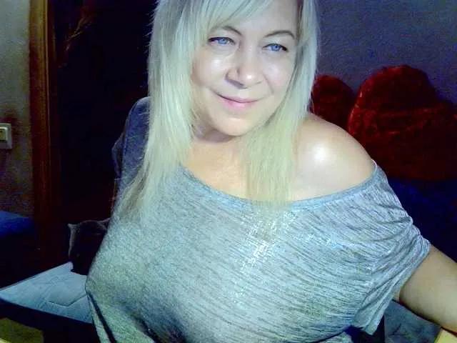 Freechat Savan35na on BongaCams