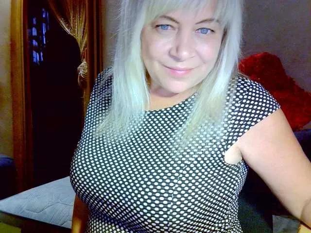 Freechat Savan35na on BongaCams