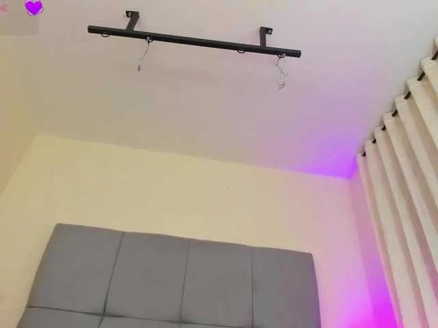 Offline scarlethit on BongaCams