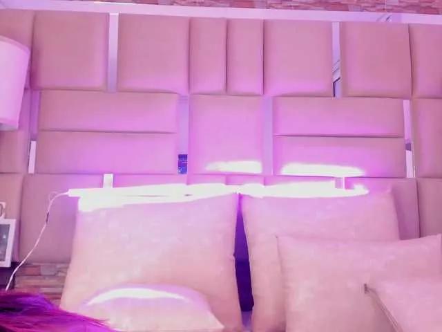 Offline ShaniaBrown on BongaCams