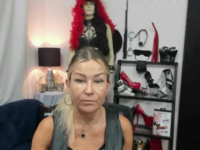 Freechat soft-crystal on BongaCams