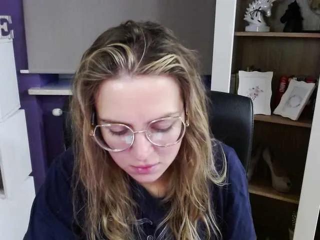 Freechat soft-zoey on BongaCams