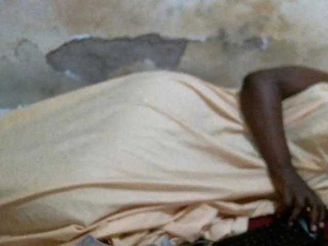 Sweet-Trizer — tips
play wit my clit and nipples