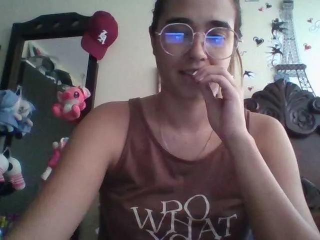 trianabell — que me vibren mi coo y masturbarme, que me consientan con regalos