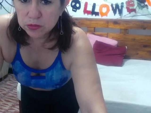 Offline Yeseniaa25 on BongaCams