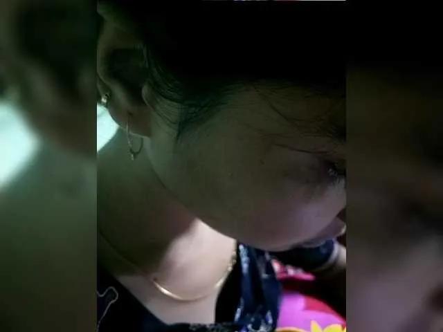 Freechat YourAadhya on BongaCams