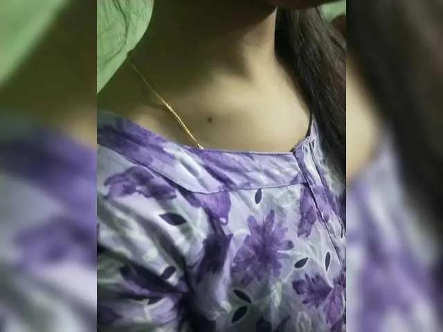 Freechat YourAadhya on BongaCams