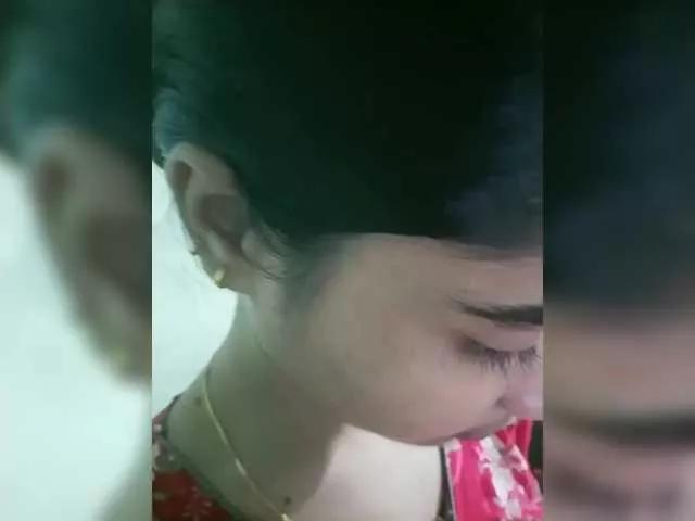Freechat YourAadhya on BongaCams
