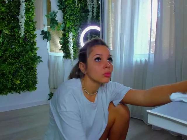 Offline ZinaSquirts on BongaCams