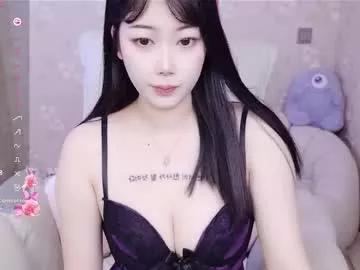 Freechat bell_cs on Chaturbate