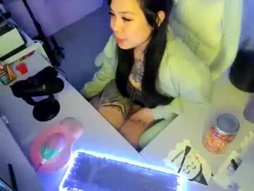 Freechat dolllface on Chaturbate