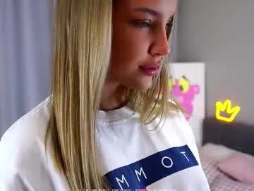 Freechat lipswithsmileonthem on Chaturbate