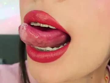 Freechat mia_roux13 on Chaturbate