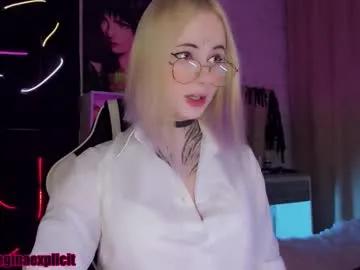 Freechat snake_bites on Chaturbate