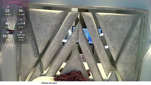 Alice_26_ —  public show riding dildo 