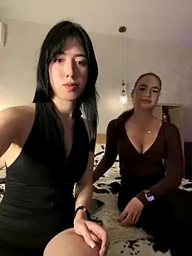 Freechat caressyourself on StripChat