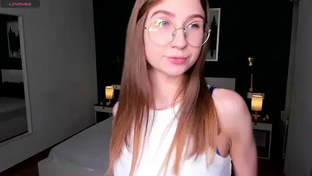 StripChat EditaBand is Freechat EditaBand — Squeeze my boobs close-up