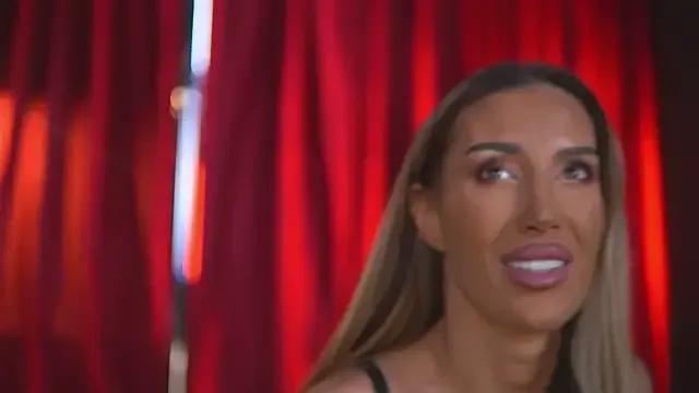 StripChat Evelyn_Evyyy is Freechat Evelyn_Evyyy — shall we throw the clothes? :hideeyes: