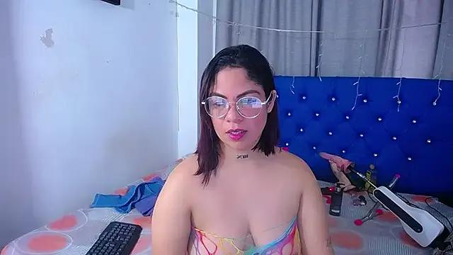 StripChat hornny_cougar is Freechat hornny_cougar — fingering my pussy