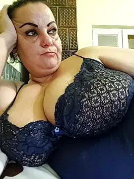 Freechat IvettkeXXX on StripChat