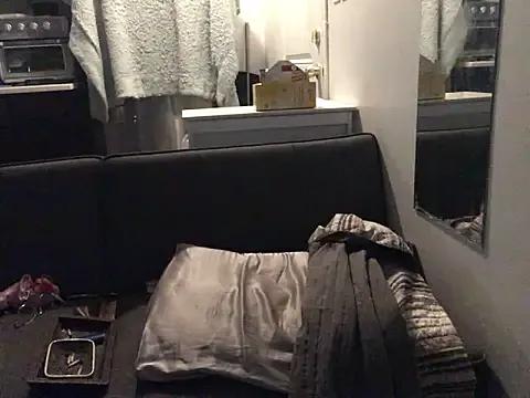 littyleesh1 on StripChat 