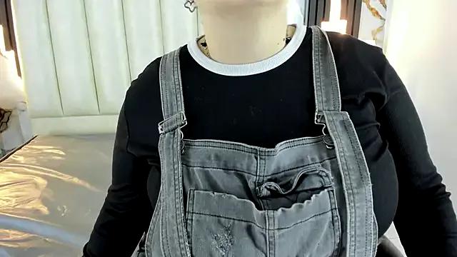 mollieblue69 on StripChat 