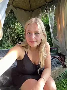 xlinababe on StripChat